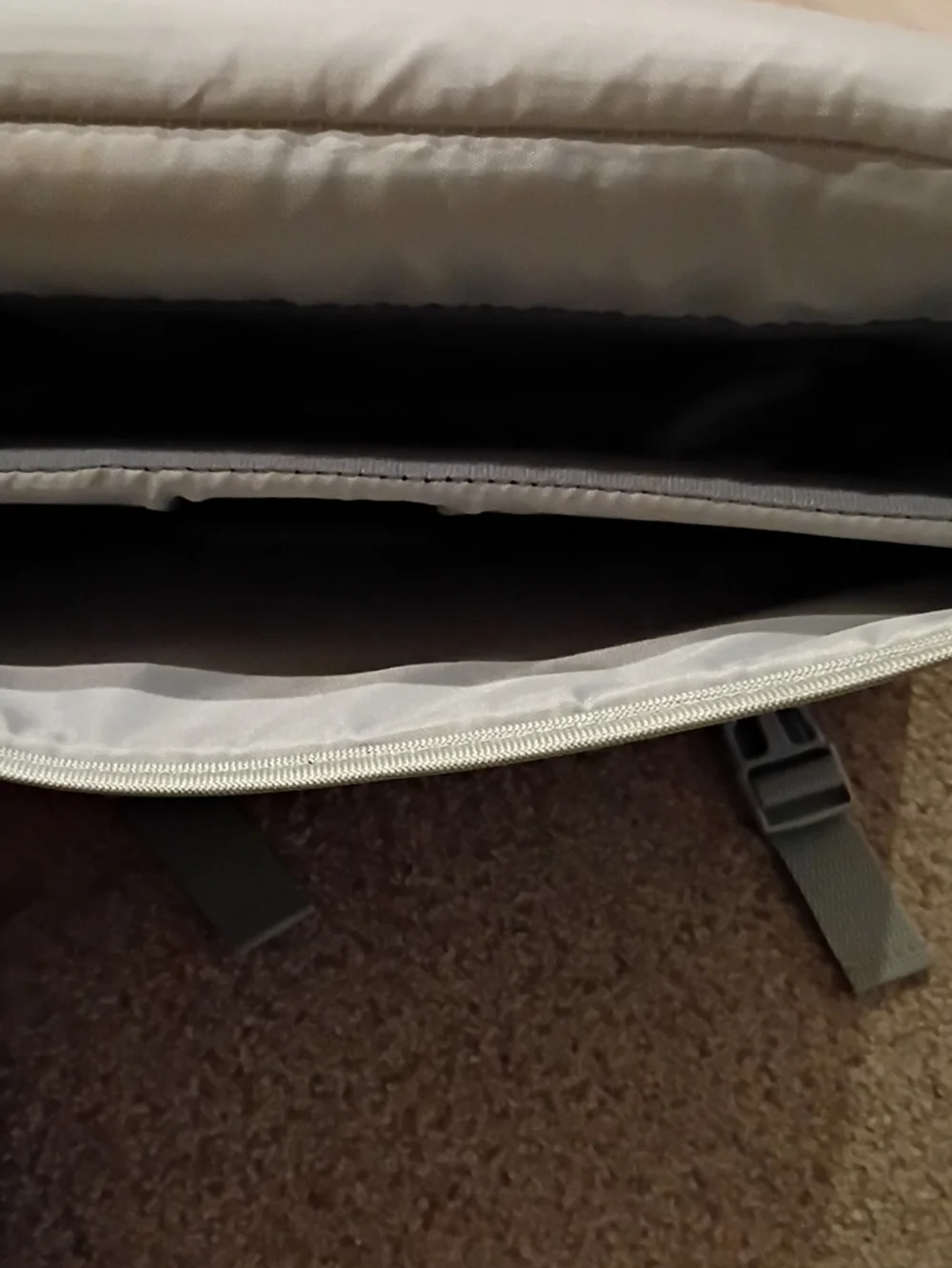 Nintendo Wii Carrying Bag in Light Gray and Blue Logo